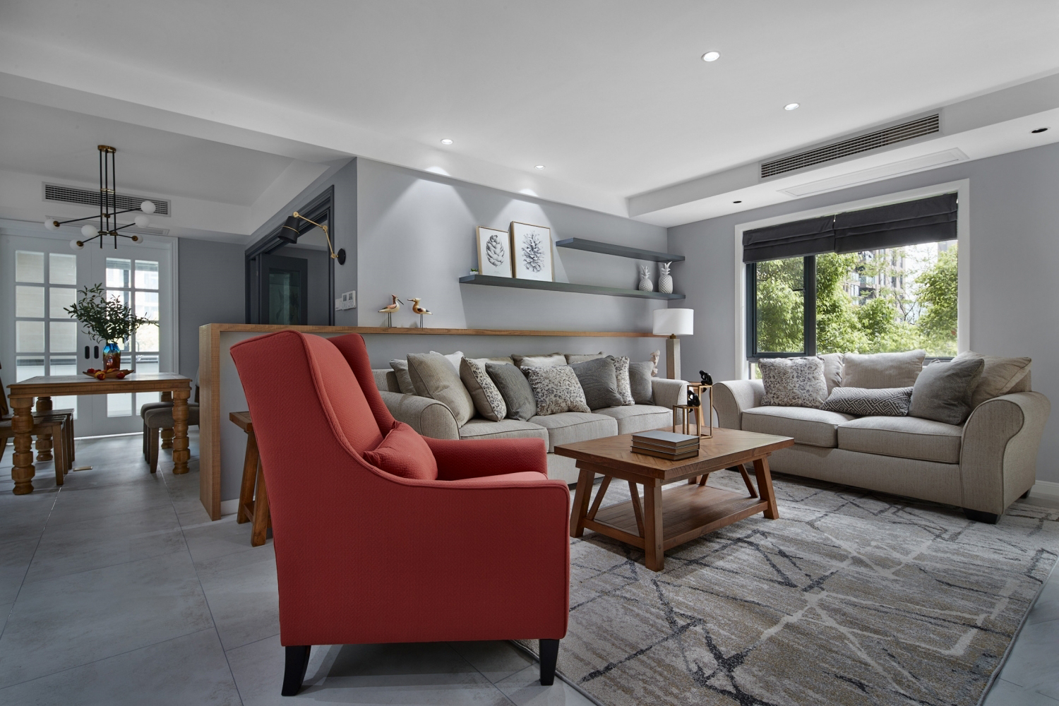 客厅-客厅明亮，大气，主选材上也多取舒适、柔性、温馨的设计风格