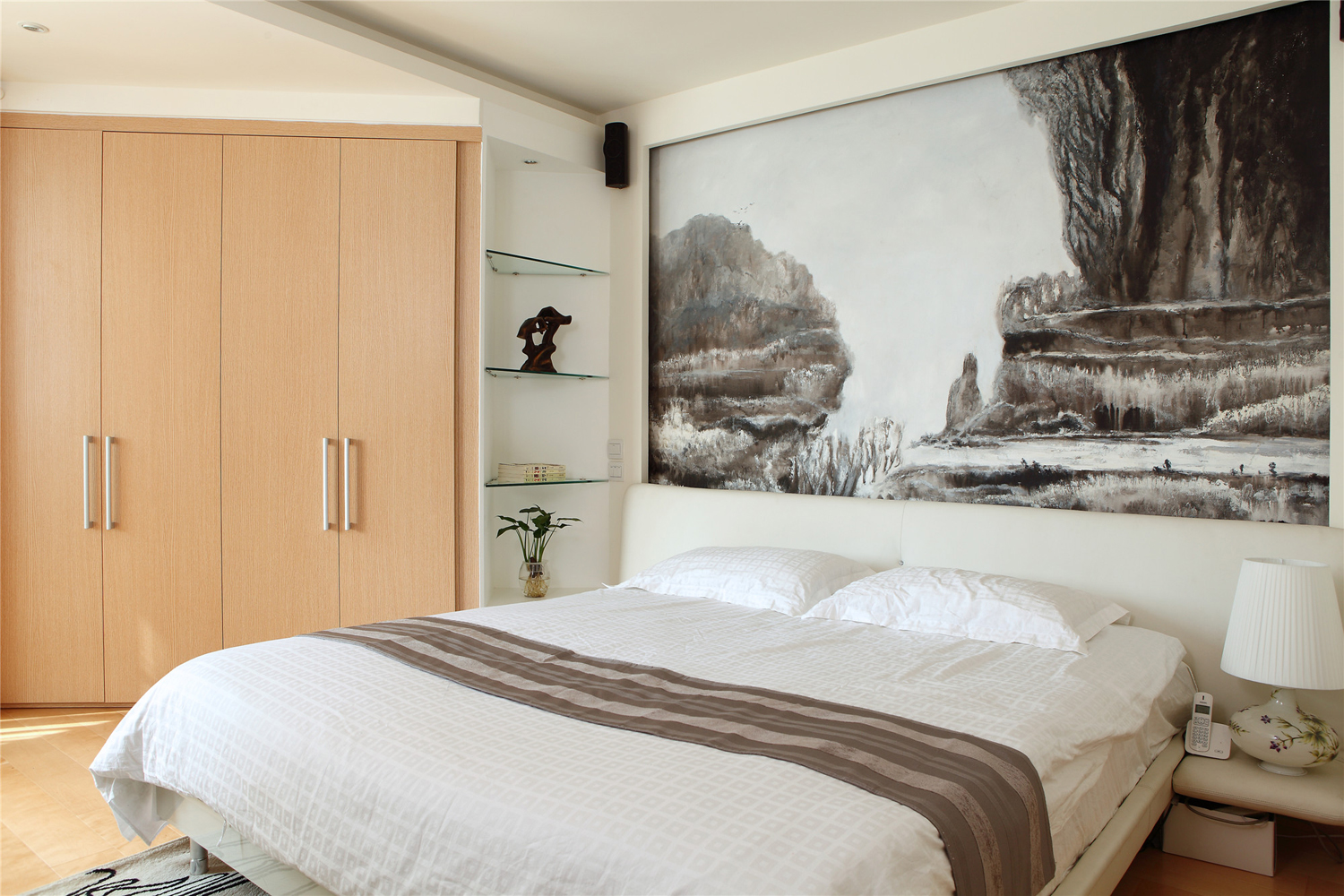 卧室-日式室内设计中色彩多偏重于原木色形成朴素的自然风格。