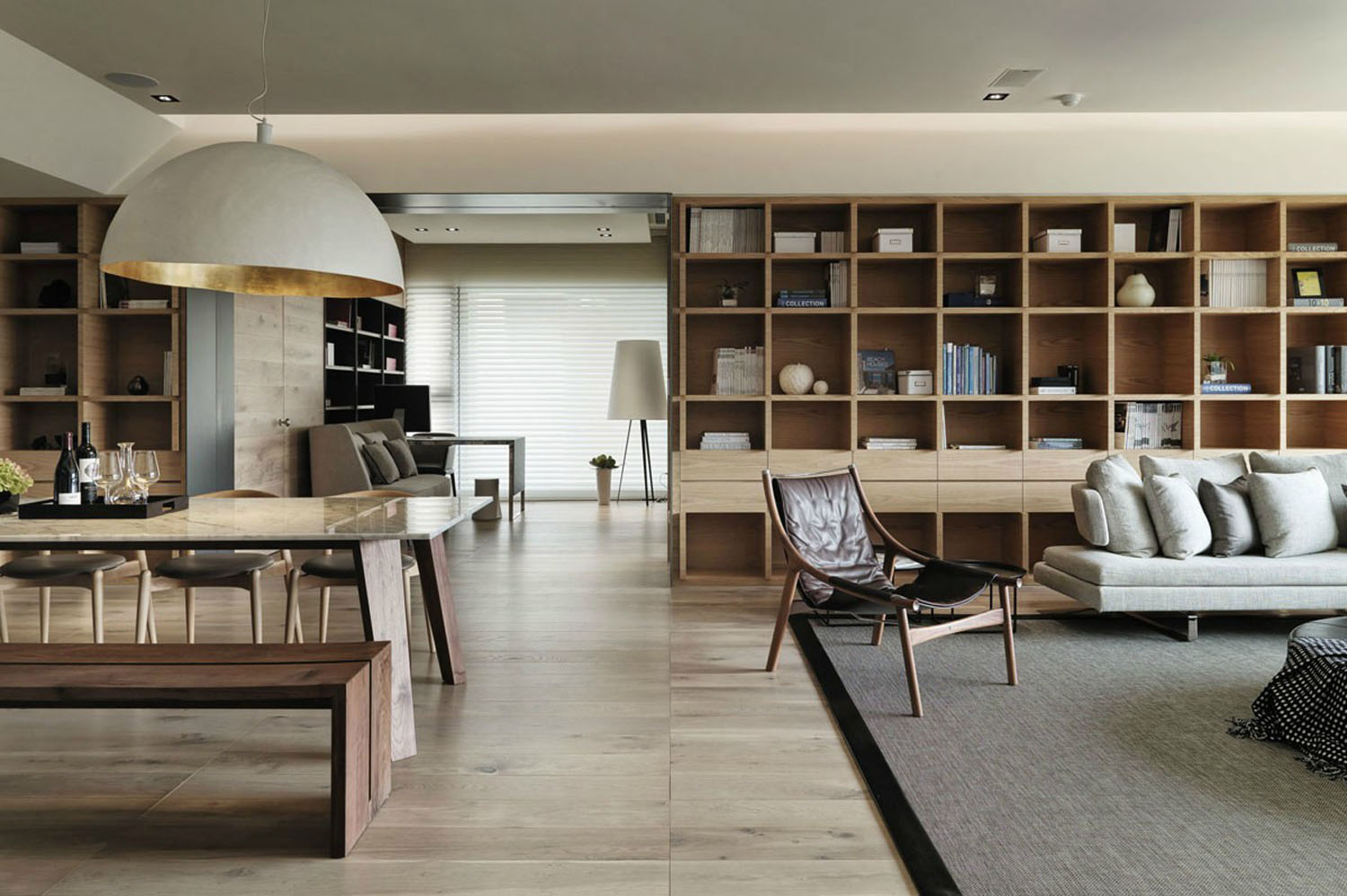 日式设计风格直接受日本和式建筑影响，讲究空间的流动与分隔，流动则为一室，分隔则分几个功能空间，空间中总能让人静静地思考。