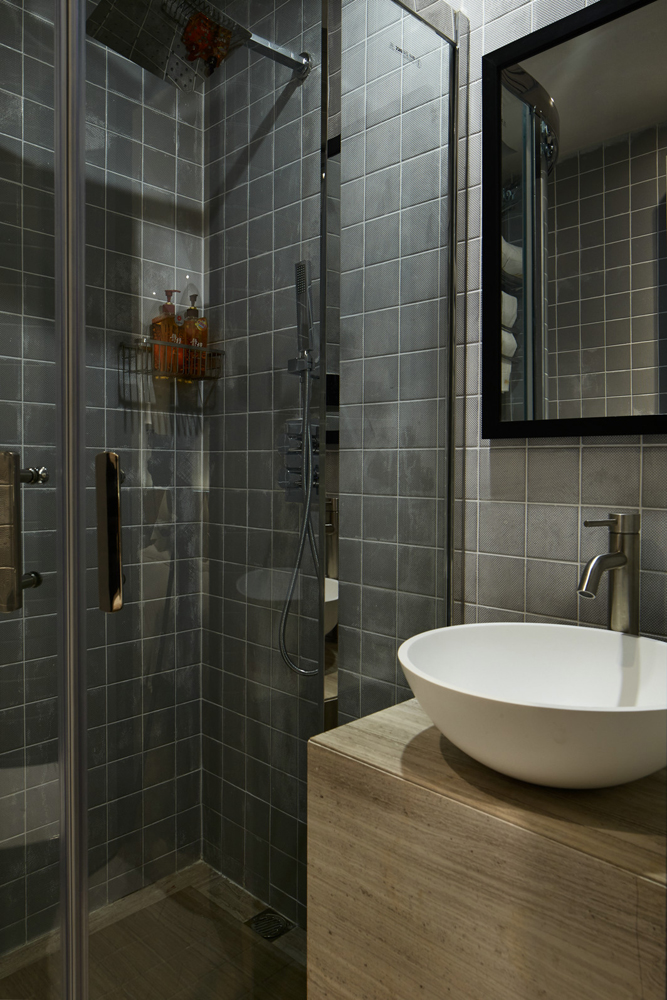 灰色小块瓷砖，装修在卫生间真的显示质感