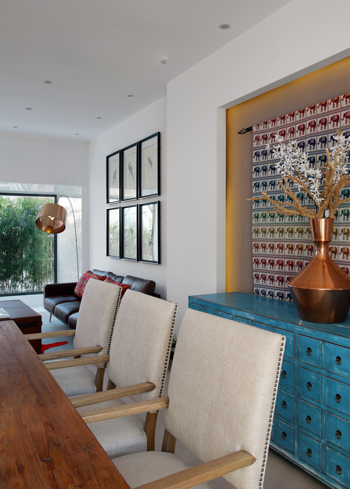 美式风格的客厅装修设计理念是宽敞而富有历史气息。
